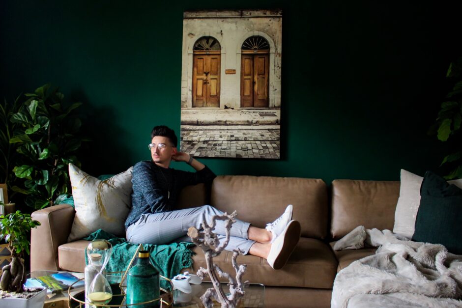 devon janse van rensburg QFllZRtSAZk unsplash 940x627 - 夢占いにおける「一人暮らし」の意味と心理って？