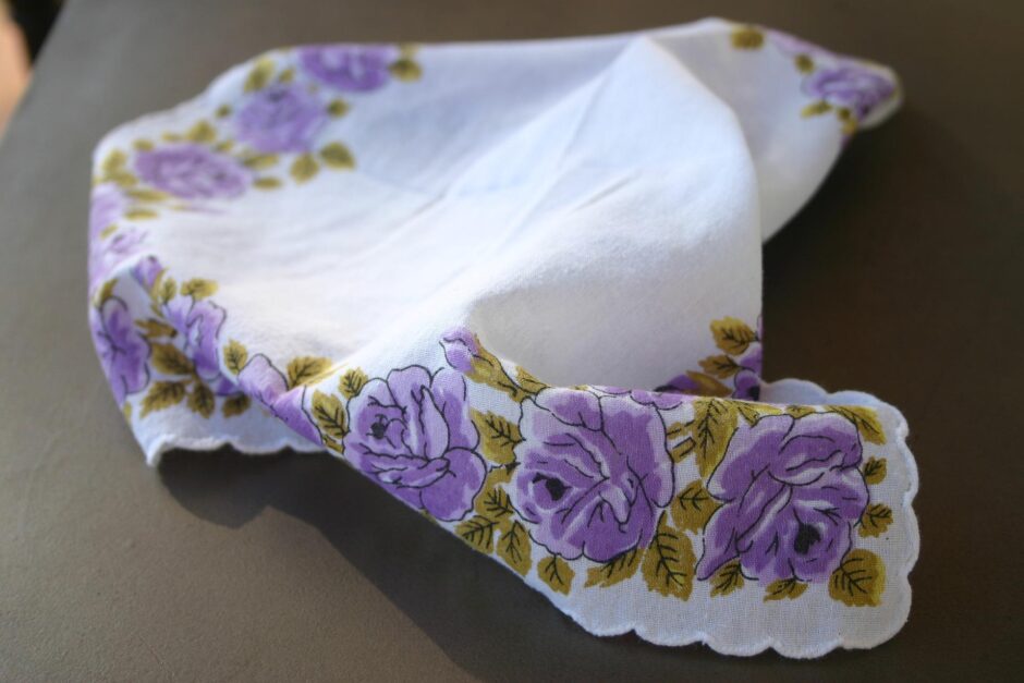 handkerchief g3c3ae945c 1920 940x627 - 「1919」エンジェルナンバーの意味を知ろう！健康は？恋愛は？