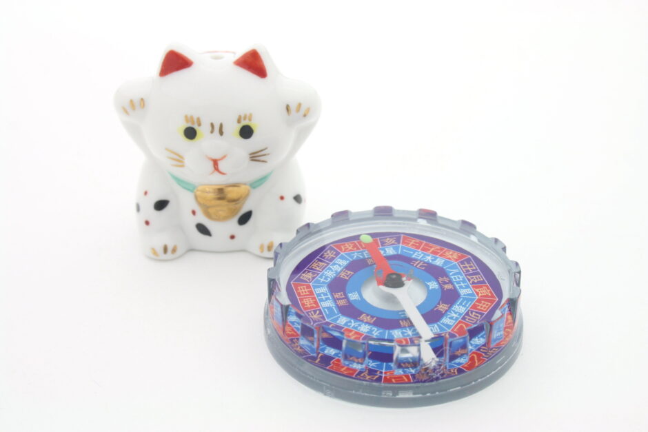 pixta 3381385 M 940x627 - 風水では南西の方角はどのように考えられているの？おすすめの色は？