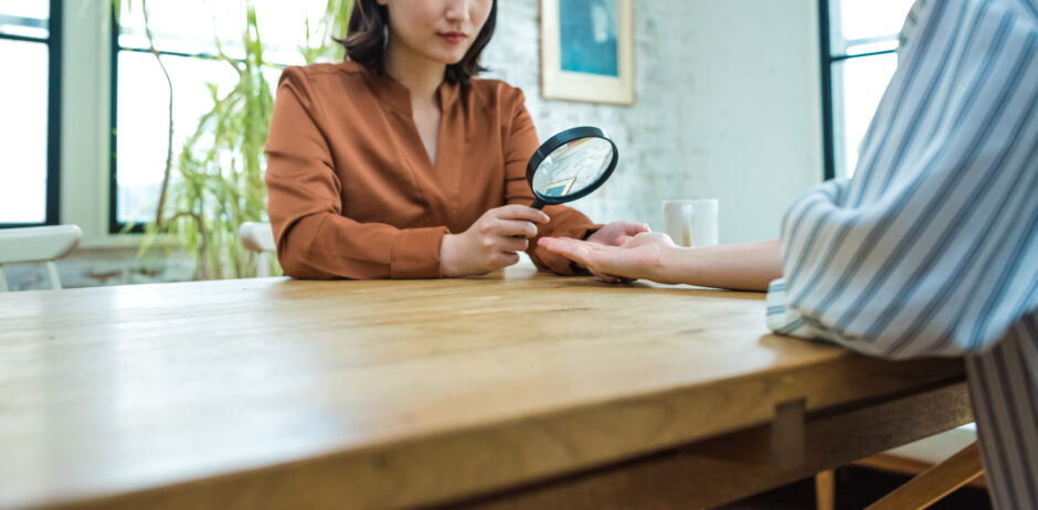 pixta 79031687 M 1 940x462 - リピーターに絶対有利！使うほど得する電話占い「ディスティニー」