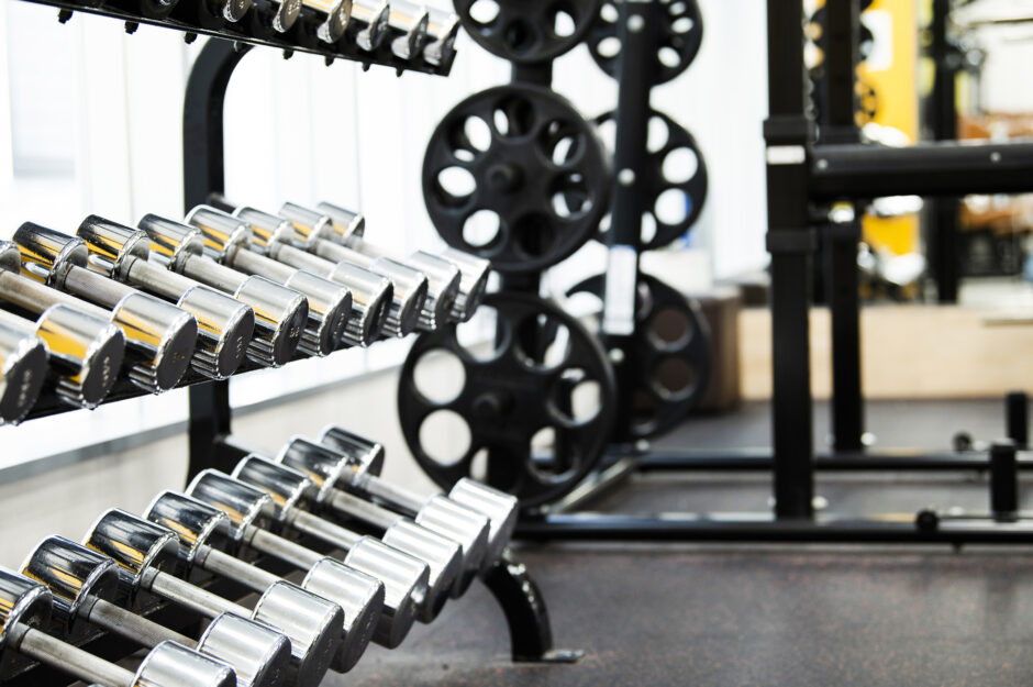 pixta 81567907 M 1 940x625 - 【2022年最新版】海老名（神奈川県）でダイエットや筋トレにおすすめの"安い"パーソナルトレーニングジム5選(男性/女性・料金・個人専用)