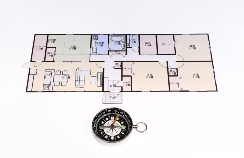 pixta 85264475 M 940x610 - 【風水】南と相性がよい色は？運気＆部屋別の開運ポイントを紹介