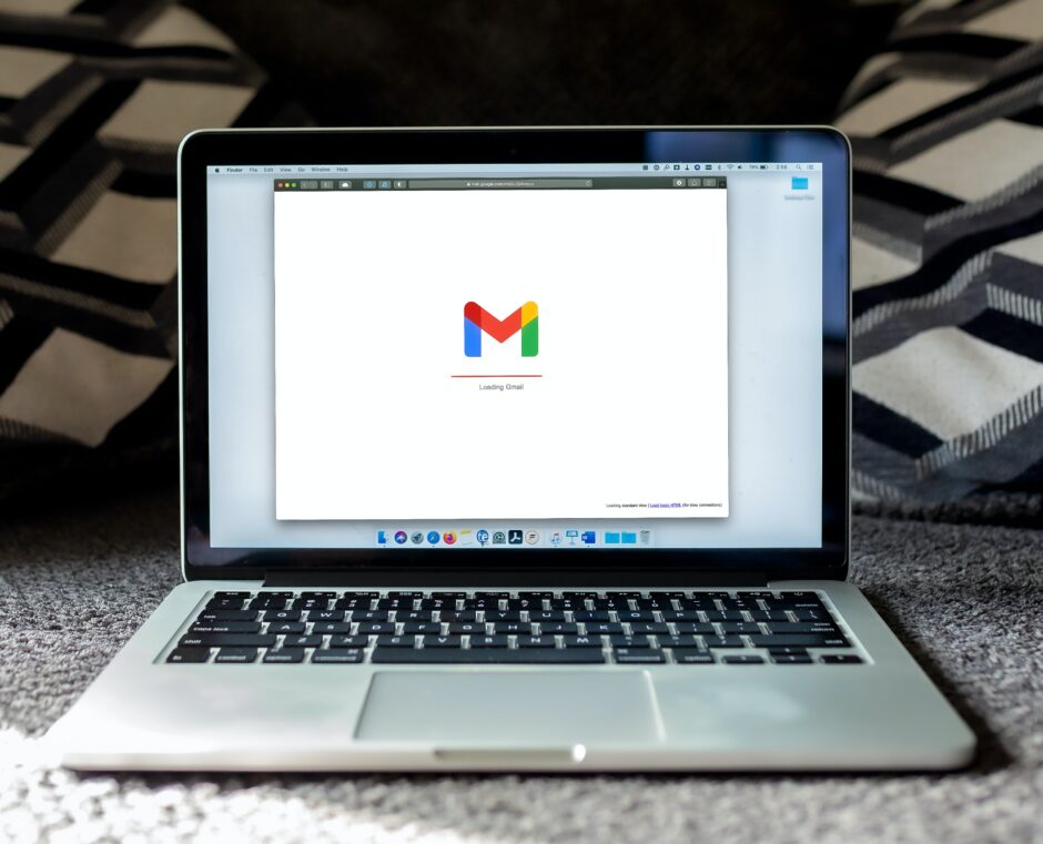 格安WiMAXは本当に安い?実は落とし穴もある? solen feyissa TaOGbz S Qw unsplash 1 940x761 - 格安WiMAXは本当に安い?実は落とし穴もある?