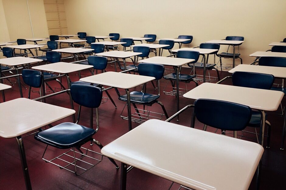 社労士試験は過去問の活用で合格を目指す! classroom 1910011 1280 940x626 - 社労士試験は過去問の活用で合格を目指す!