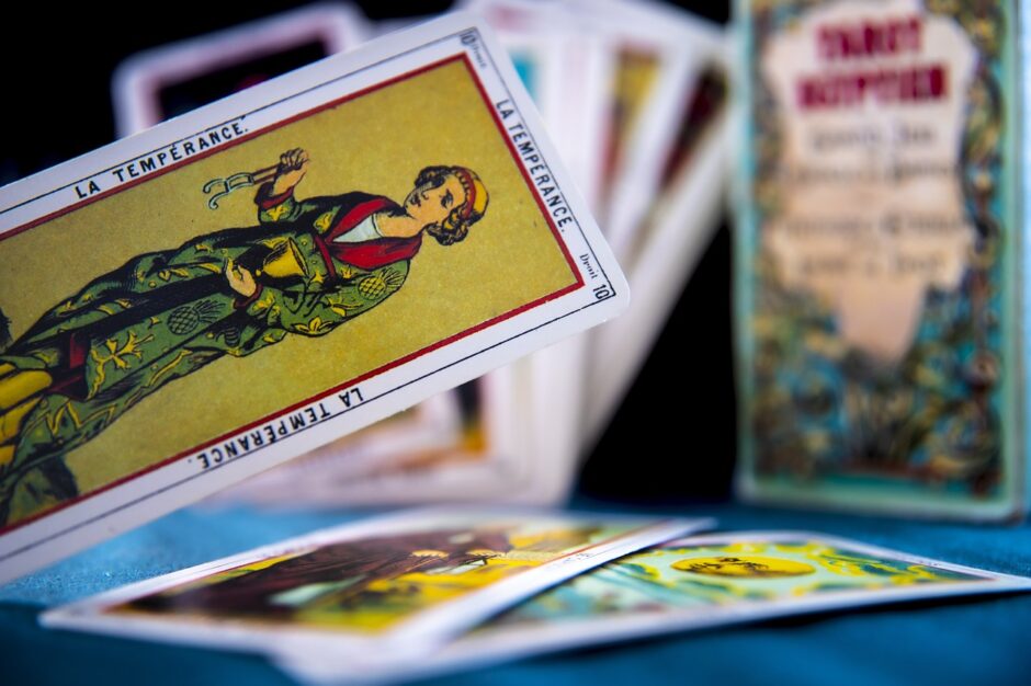 人気の電話占い【ココナラ電話占い】の口コミ・評判・料金-占いサービス比較 tarot 4579146 1280 940x626 - 人気の電話占い【ココナラ電話占い】の口コミ・評判・料金-占いサービス比較